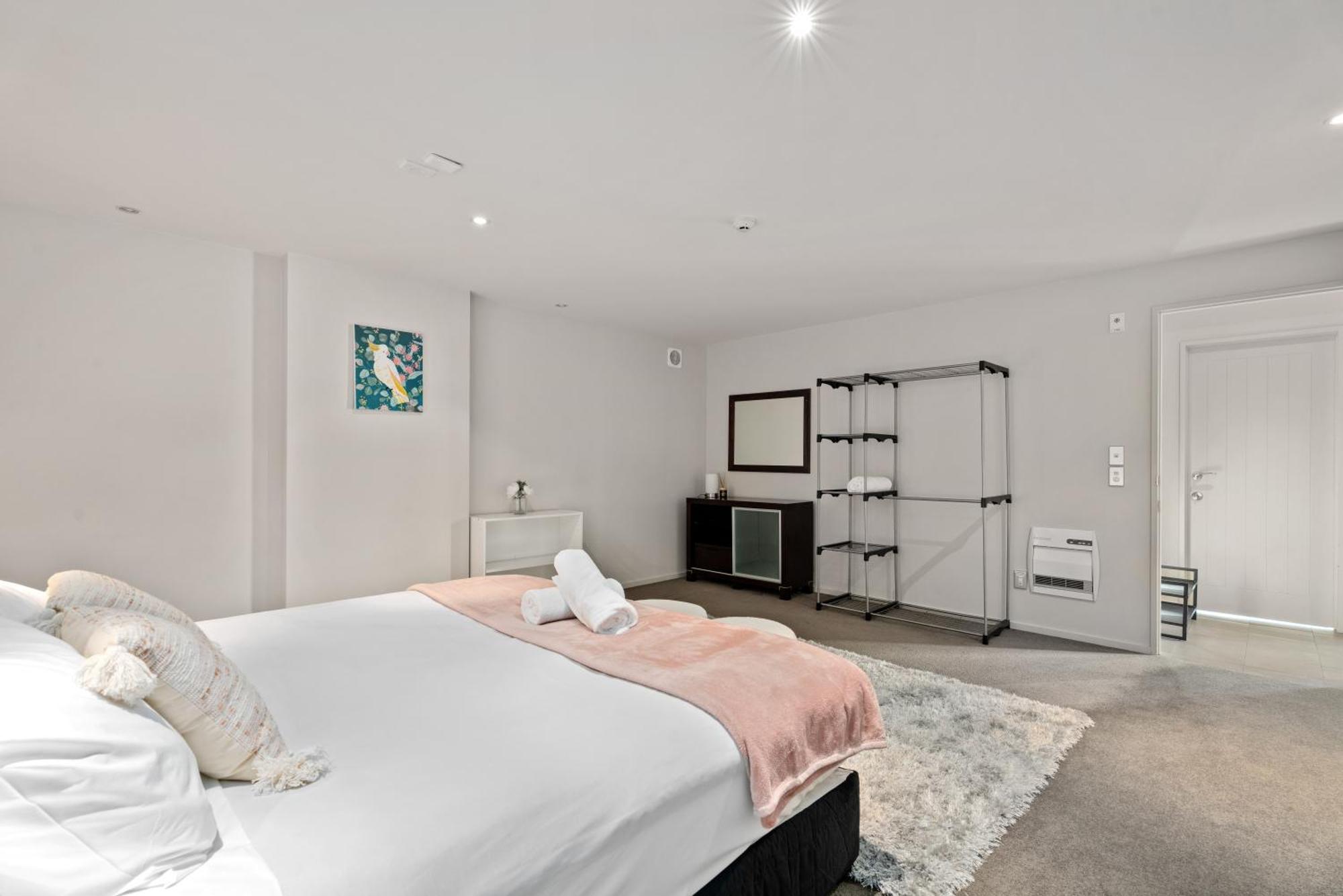 Lakefront Living - 4 Bedrm Apartment Alpine Vilage Queenstown Buitenkant foto