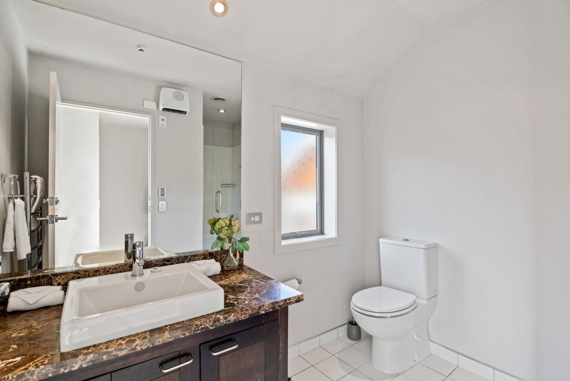 Lakefront Living - 4 Bedrm Apartment Alpine Vilage Queenstown Buitenkant foto