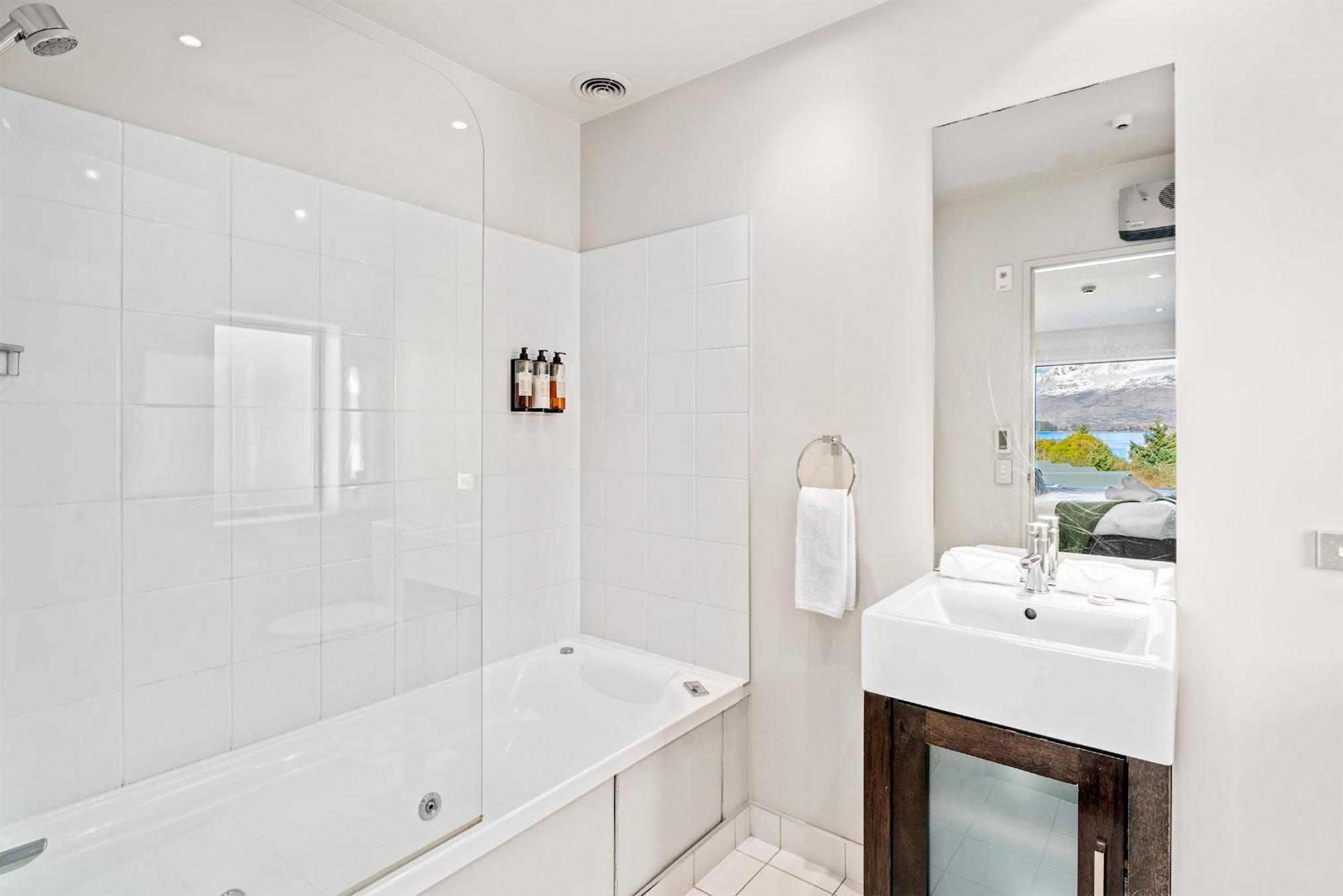 Lakefront Living - 4 Bedrm Apartment Alpine Vilage Queenstown Buitenkant foto